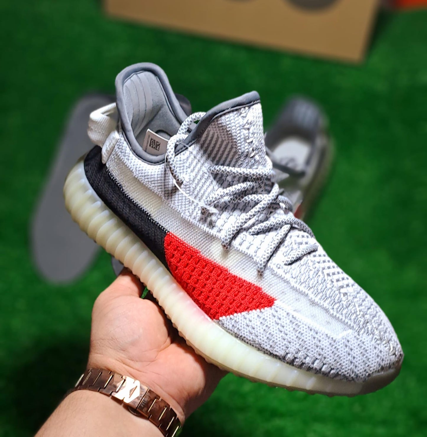 Yeezy - 350 V2 - Grey Red Black