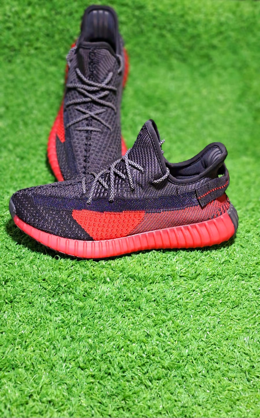 Yeezy - 350 V2 - Red Black