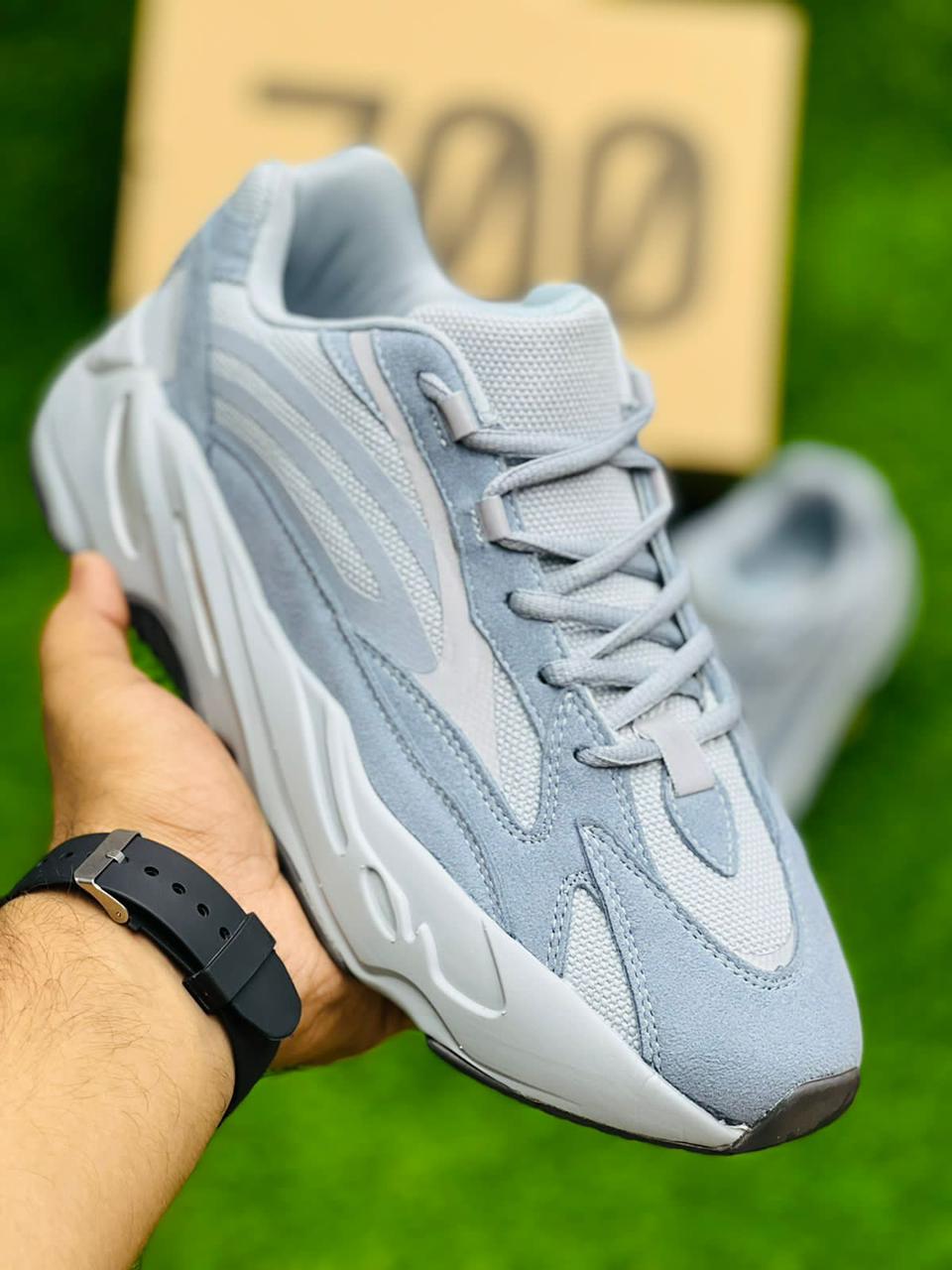 Yeezy - Boost 700 V2 - Grey White